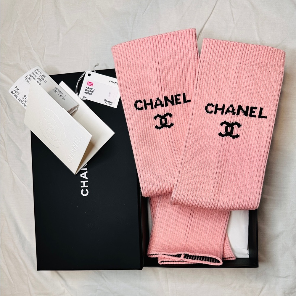NEW CHANEL 24C Pink Leg Warmers🌸Black embroidered CHANEL logo. FULL SET - Picture 2 of 9
